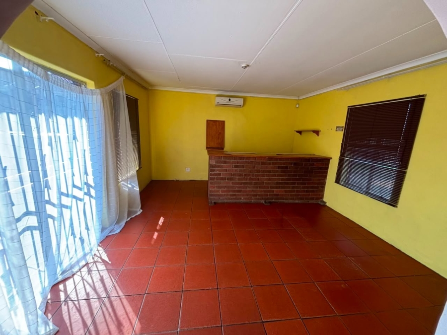 5 Bedroom Property for Sale in Van Riebeeck Park KwaZulu-Natal