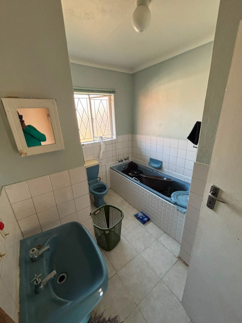 5 Bedroom Property for Sale in Van Riebeeck Park KwaZulu-Natal