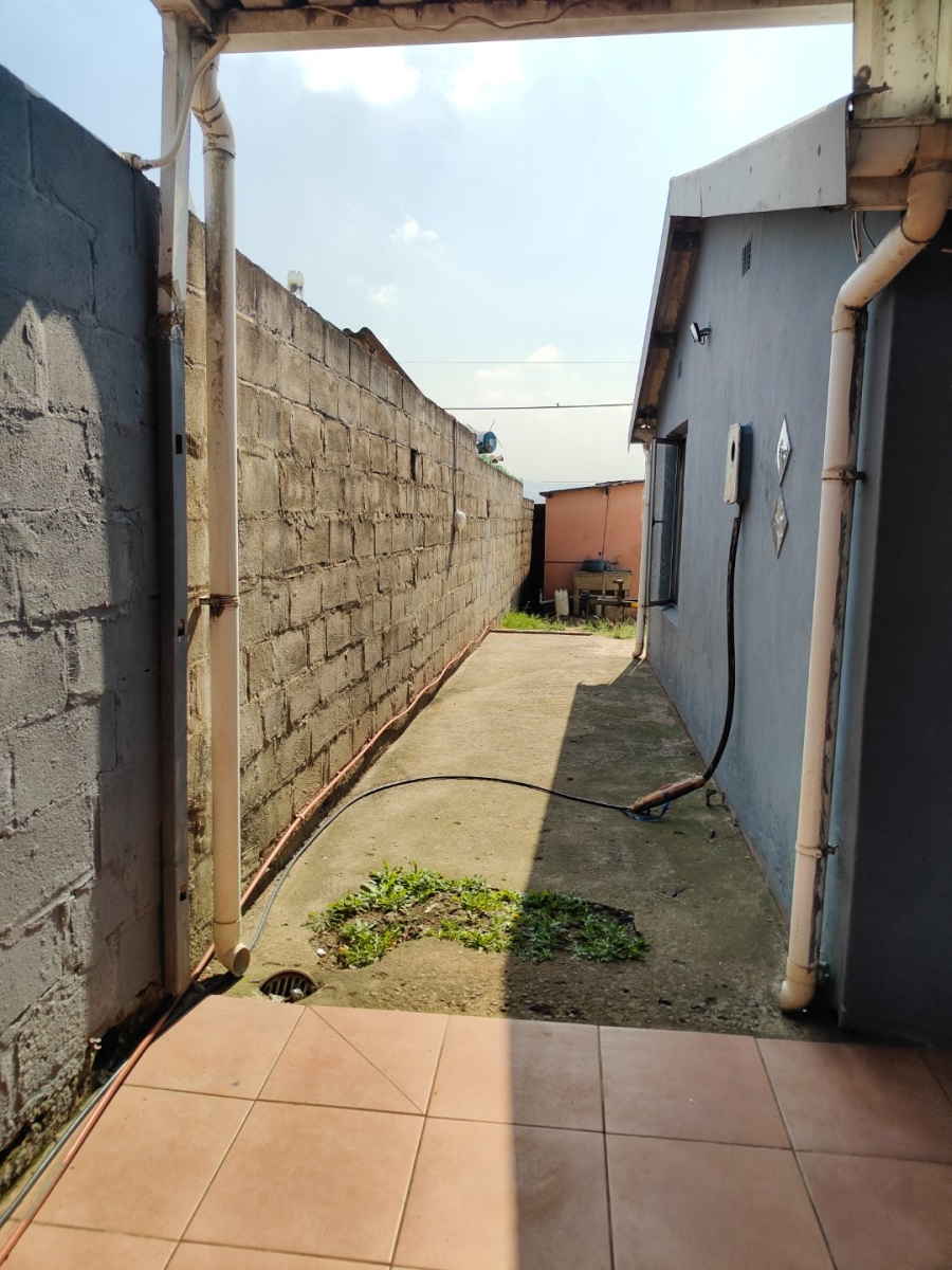 2 Bedroom Property for Sale in Emlanjeni KwaZulu-Natal