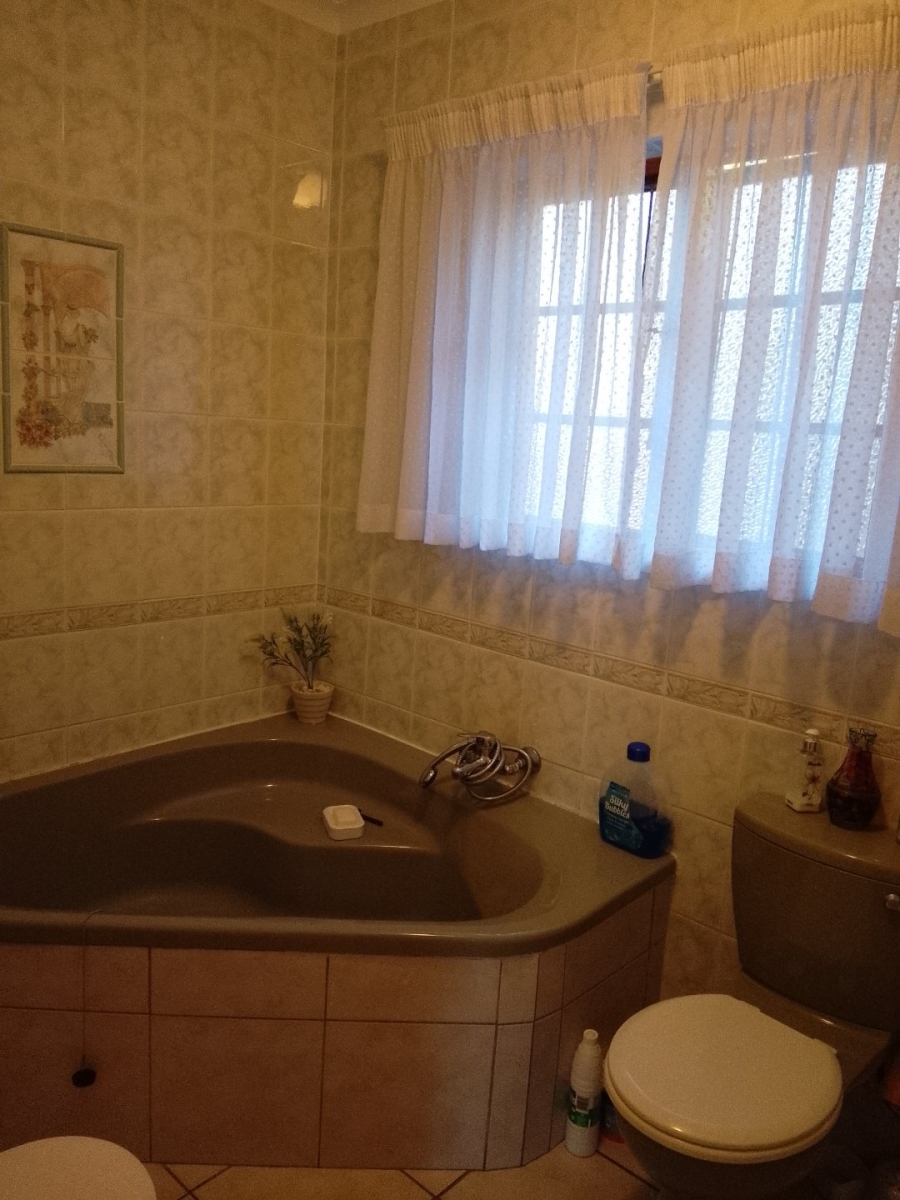 3 Bedroom Property for Sale in Uvongo KwaZulu-Natal
