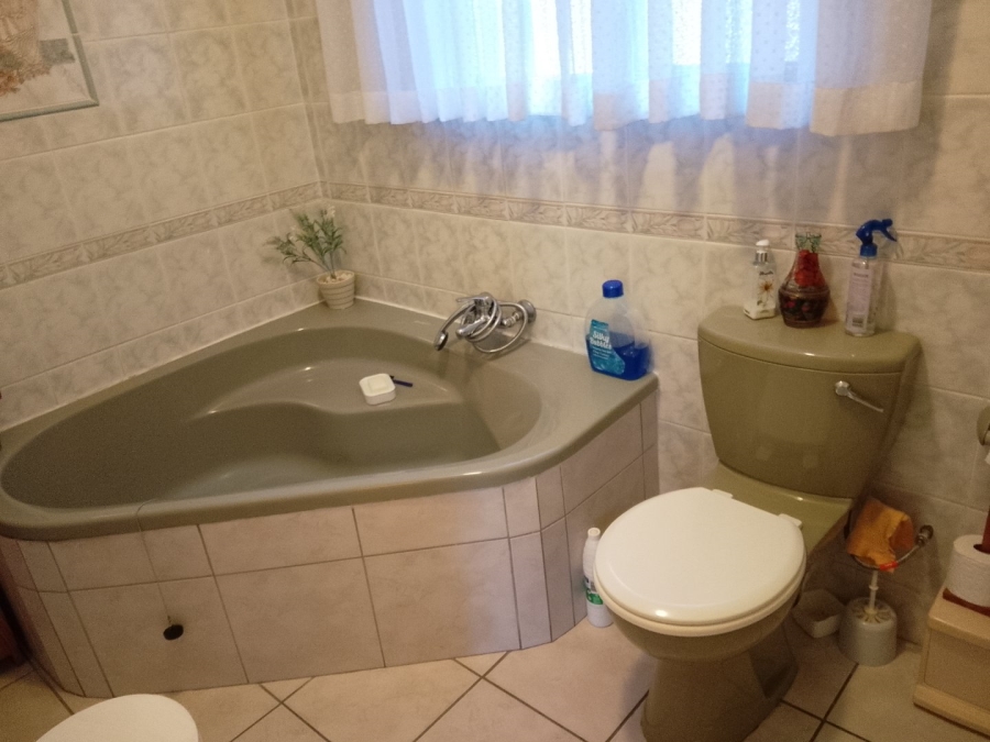 3 Bedroom Property for Sale in Uvongo KwaZulu-Natal