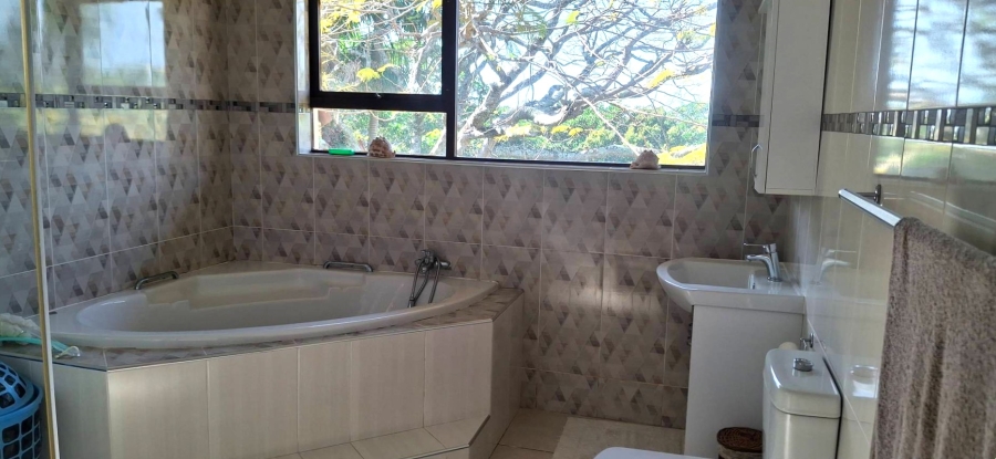 4 Bedroom Property for Sale in Uvongo KwaZulu-Natal
