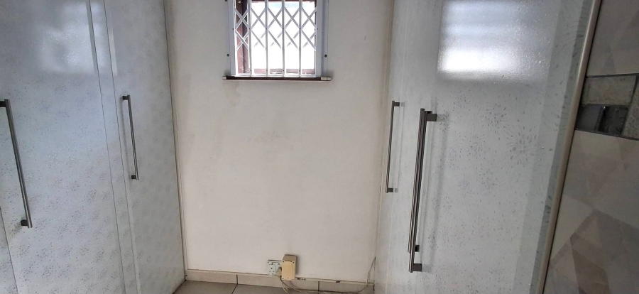 4 Bedroom Property for Sale in Uvongo KwaZulu-Natal