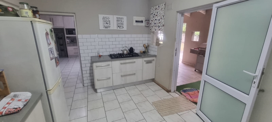 6 Bedroom Property for Sale in Marina Beach KwaZulu-Natal