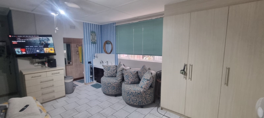 6 Bedroom Property for Sale in Marina Beach KwaZulu-Natal