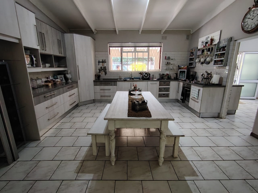 6 Bedroom Property for Sale in Marina Beach KwaZulu-Natal