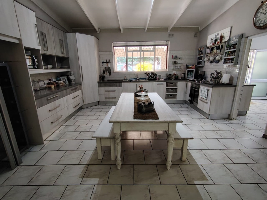 6 Bedroom Property for Sale in Marina Beach KwaZulu-Natal