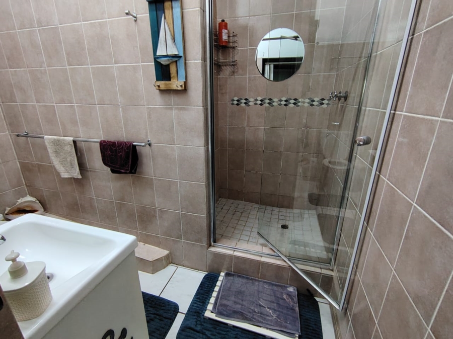 6 Bedroom Property for Sale in Marina Beach KwaZulu-Natal