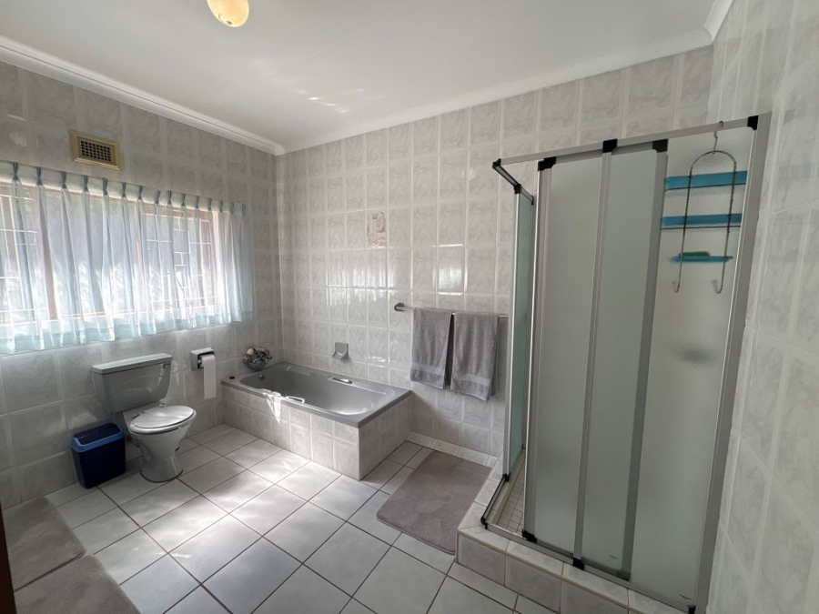 4 Bedroom Property for Sale in Umtentweni KwaZulu-Natal