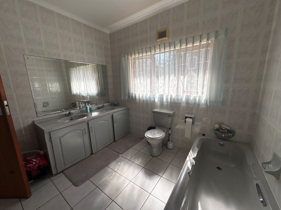 4 Bedroom Property for Sale in Umtentweni KwaZulu-Natal