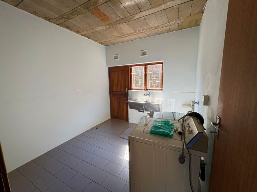 4 Bedroom Property for Sale in Umtentweni KwaZulu-Natal