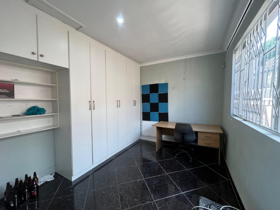 3 Bedroom Property for Sale in Queensburgh KwaZulu-Natal