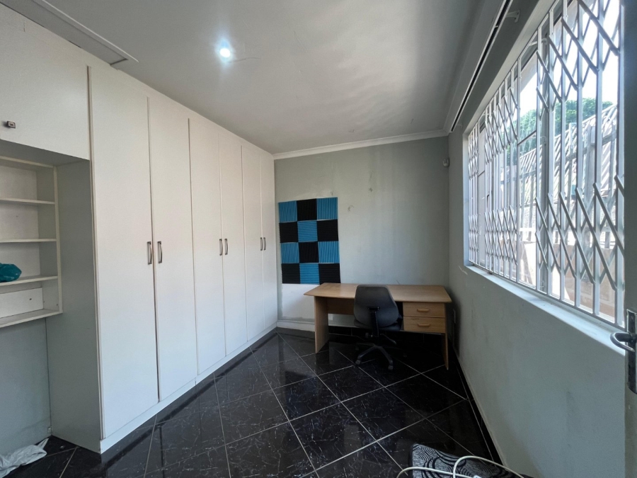 3 Bedroom Property for Sale in Queensburgh KwaZulu-Natal