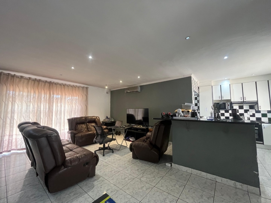 3 Bedroom Property for Sale in Queensburgh KwaZulu-Natal