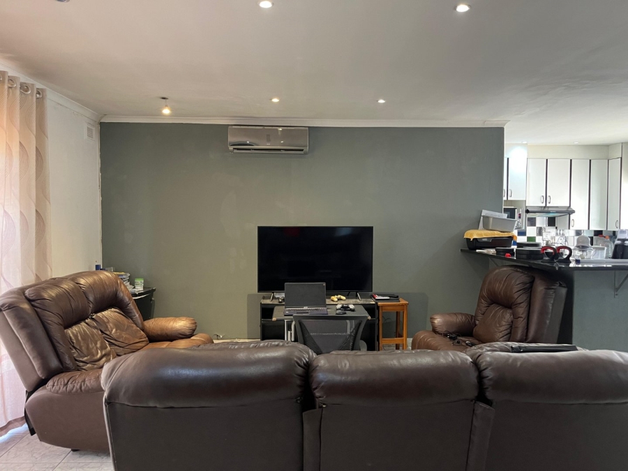 3 Bedroom Property for Sale in Queensburgh KwaZulu-Natal