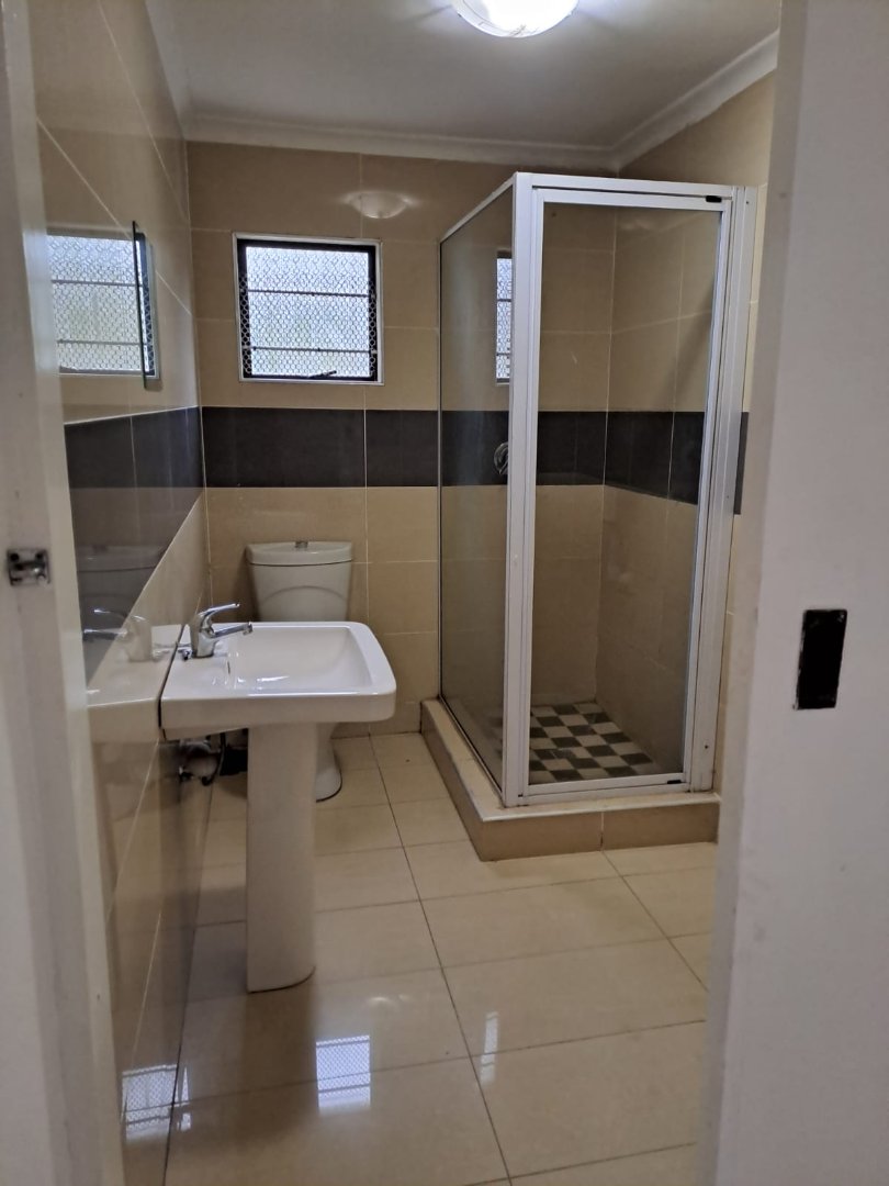 To Let 2 Bedroom Property for Rent in Kloof KwaZulu-Natal