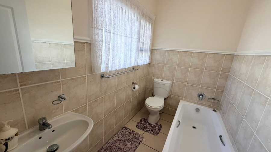 2 Bedroom Property for Sale in Uvongo KwaZulu-Natal