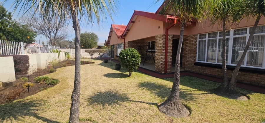 4 Bedroom Property for Sale in Lennoxton KwaZulu-Natal