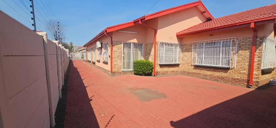 4 Bedroom Property for Sale in Lennoxton KwaZulu-Natal