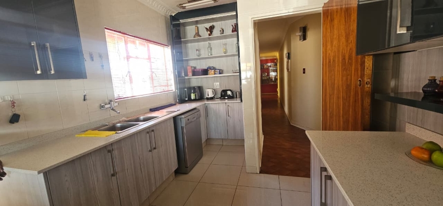 4 Bedroom Property for Sale in Lennoxton KwaZulu-Natal