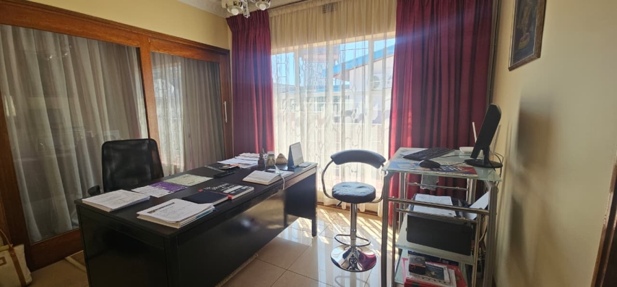 4 Bedroom Property for Sale in Lennoxton KwaZulu-Natal