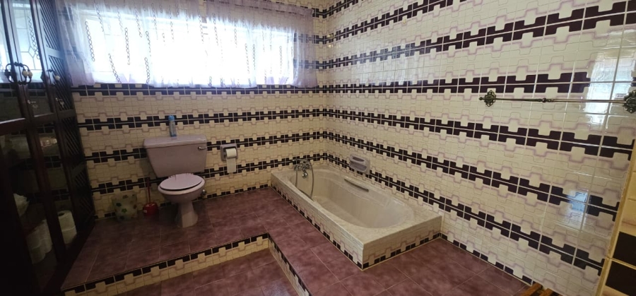 4 Bedroom Property for Sale in Lennoxton KwaZulu-Natal