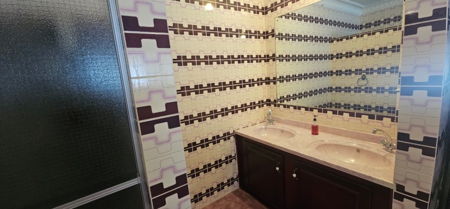 4 Bedroom Property for Sale in Lennoxton KwaZulu-Natal