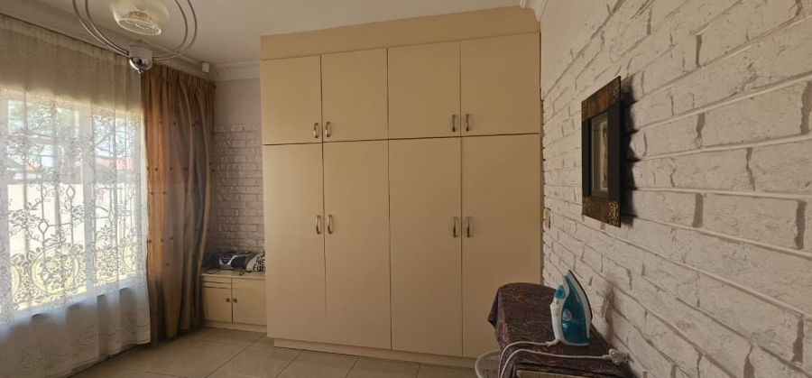 4 Bedroom Property for Sale in Lennoxton KwaZulu-Natal