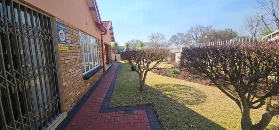 4 Bedroom Property for Sale in Lennoxton KwaZulu-Natal