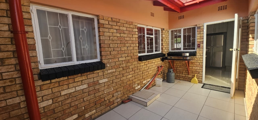 4 Bedroom Property for Sale in Lennoxton KwaZulu-Natal