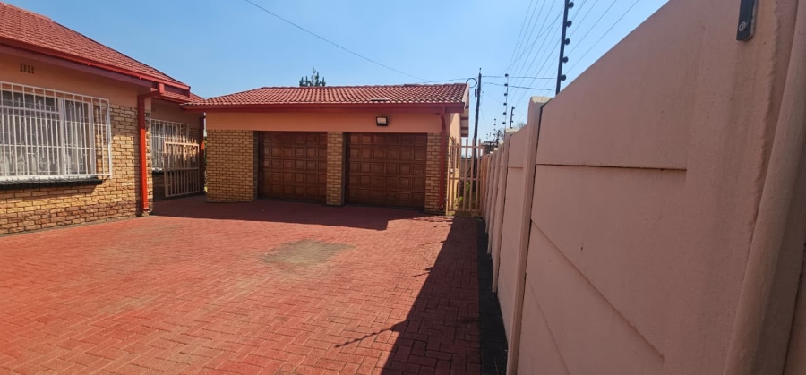 4 Bedroom Property for Sale in Lennoxton KwaZulu-Natal