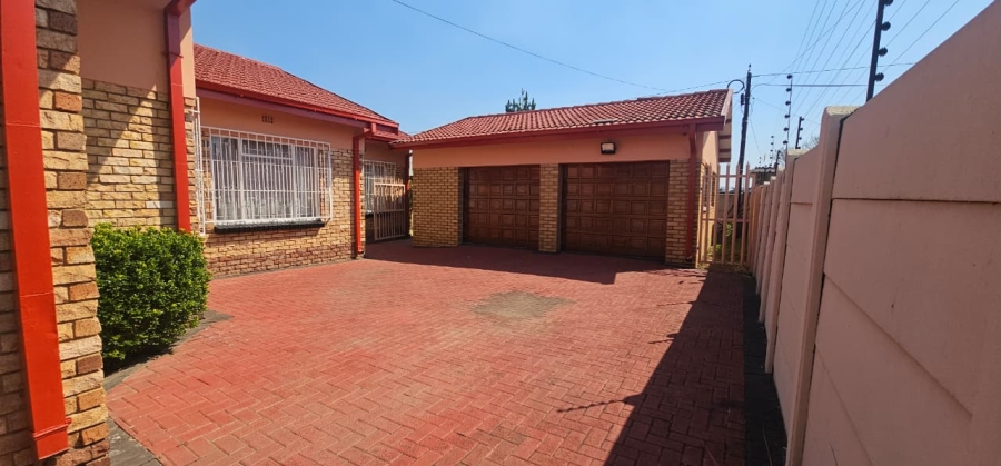 4 Bedroom Property for Sale in Lennoxton KwaZulu-Natal