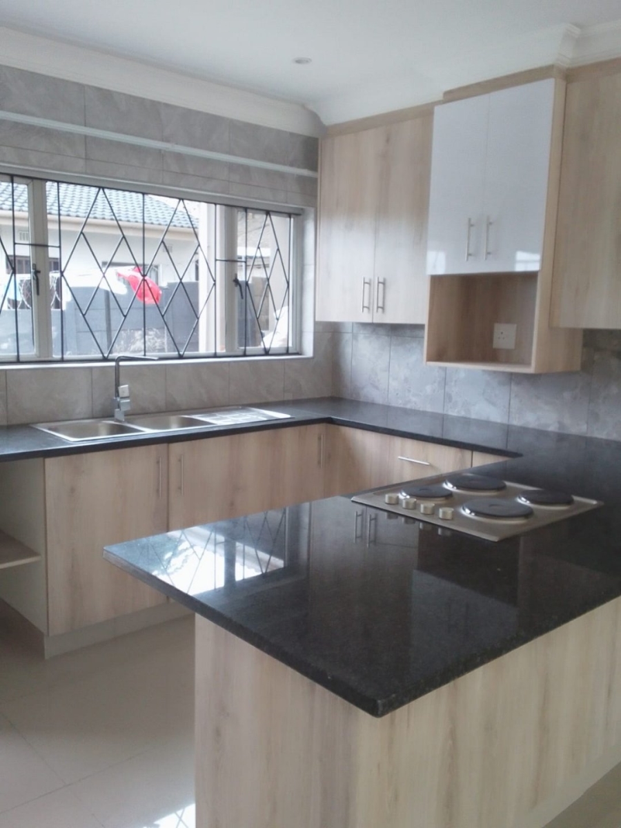 5 Bedroom Property for Sale in Kenville KwaZulu-Natal
