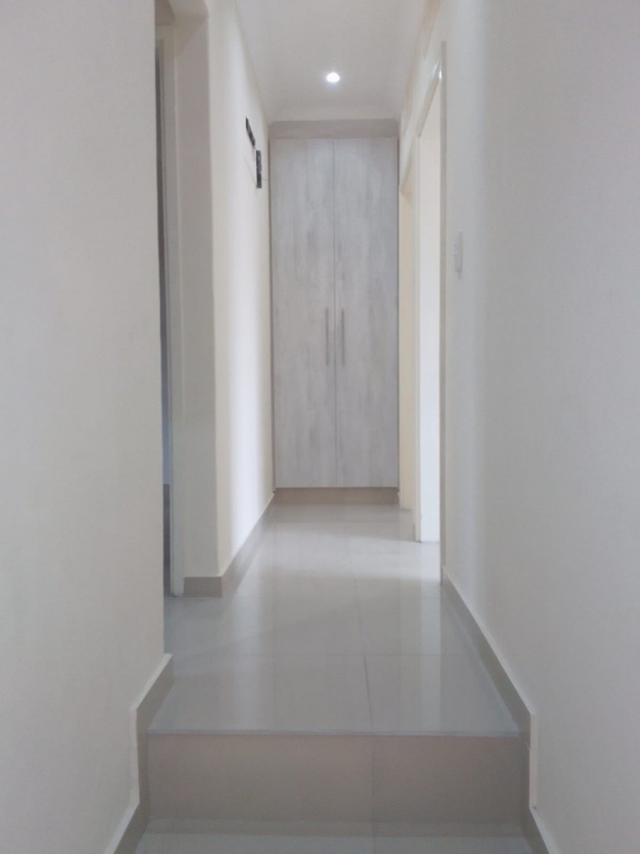 5 Bedroom Property for Sale in Kenville KwaZulu-Natal