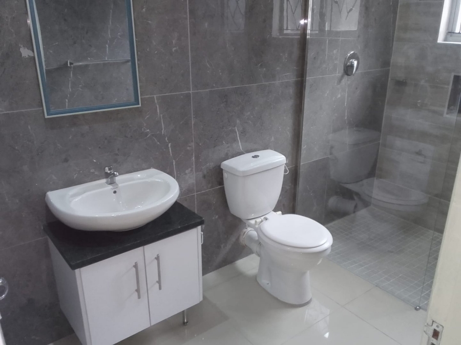 5 Bedroom Property for Sale in Kenville KwaZulu-Natal