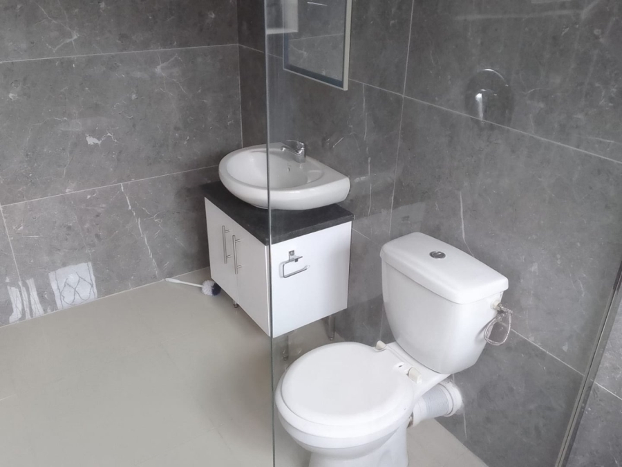 5 Bedroom Property for Sale in Kenville KwaZulu-Natal