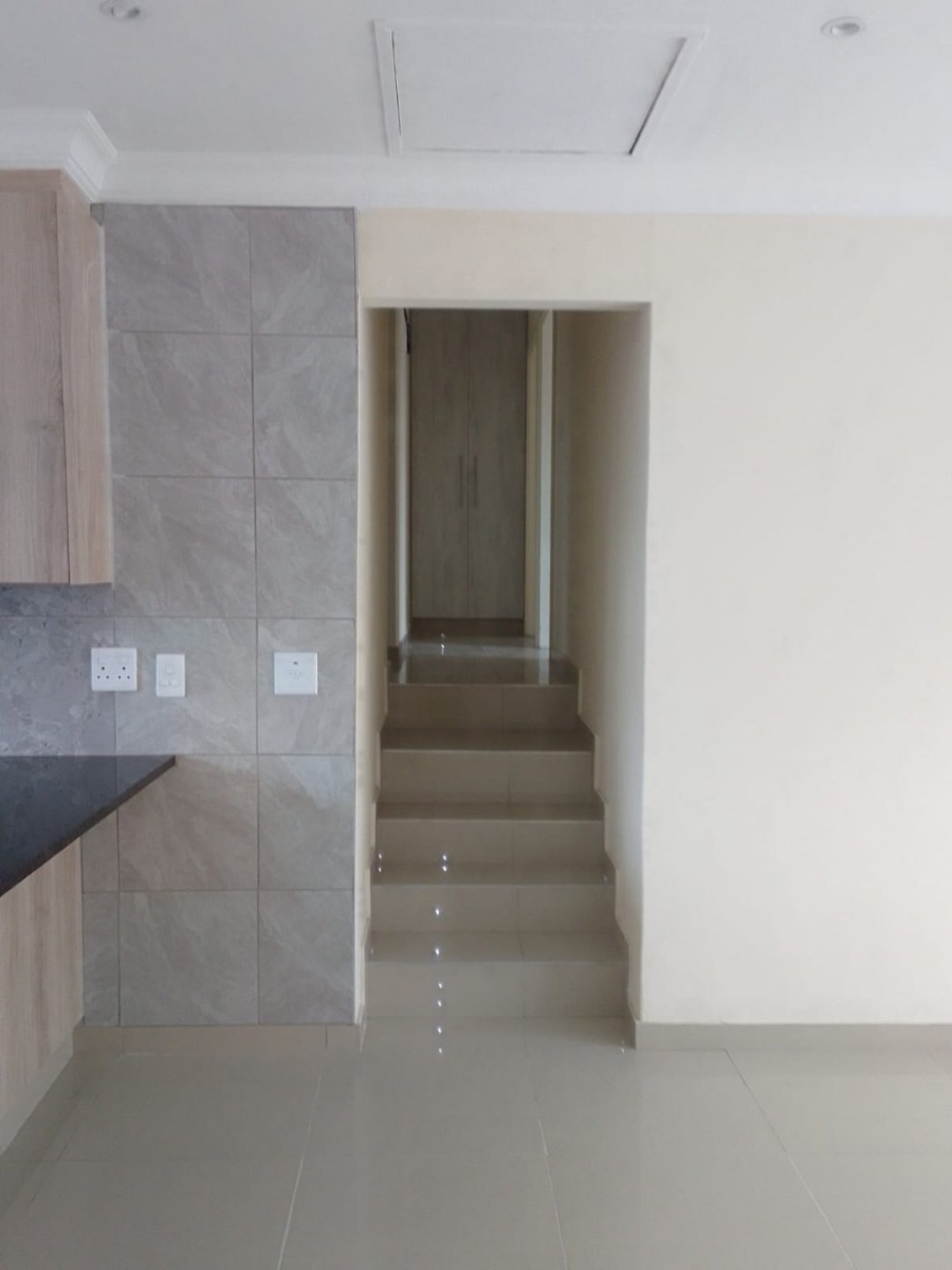 5 Bedroom Property for Sale in Kenville KwaZulu-Natal