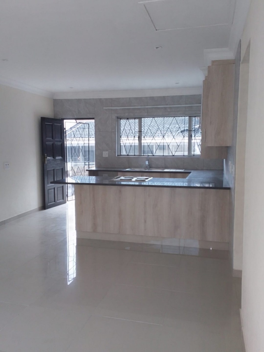 5 Bedroom Property for Sale in Kenville KwaZulu-Natal