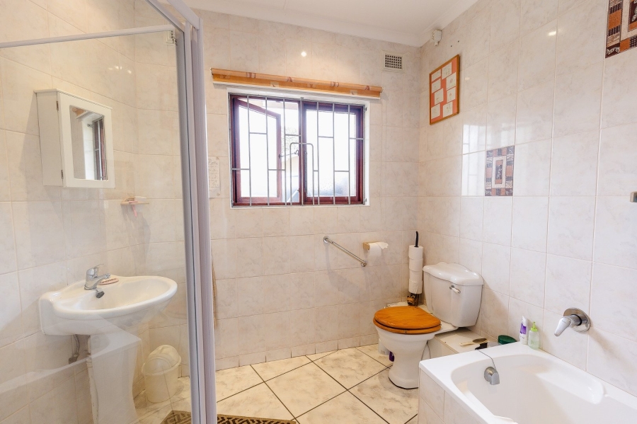 4 Bedroom Property for Sale in Umtentweni KwaZulu-Natal