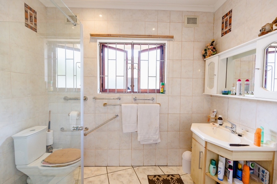 4 Bedroom Property for Sale in Umtentweni KwaZulu-Natal