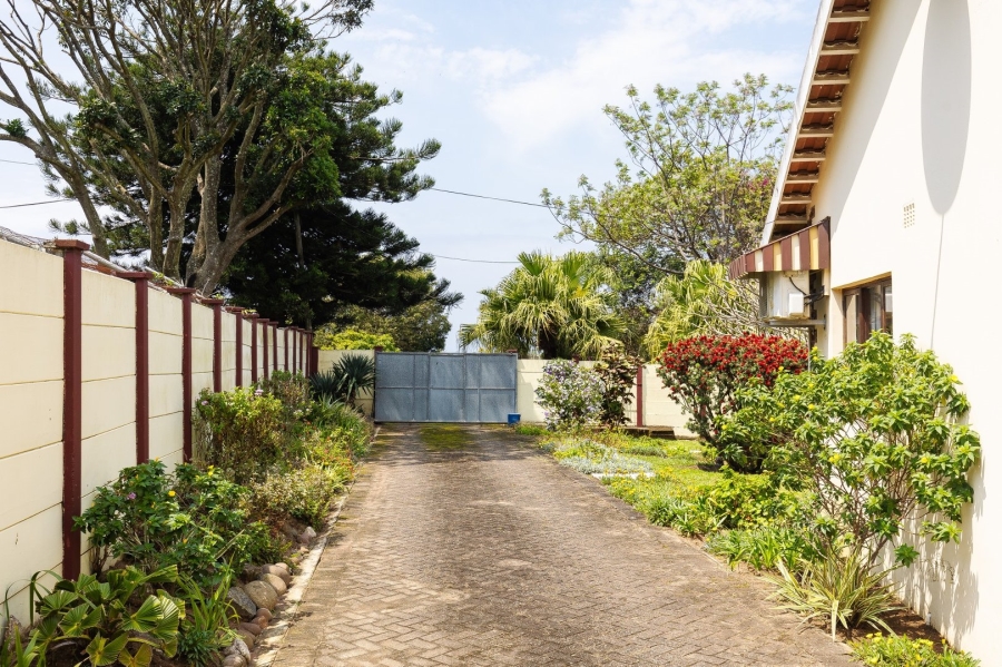 4 Bedroom Property for Sale in Umtentweni KwaZulu-Natal