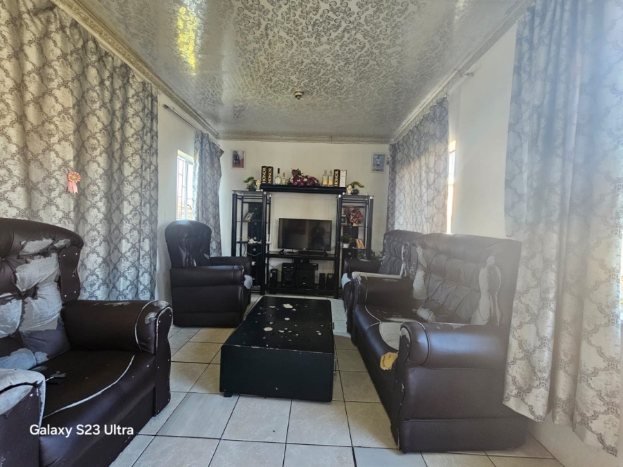 3 Bedroom Property for Sale in Lennoxton KwaZulu-Natal