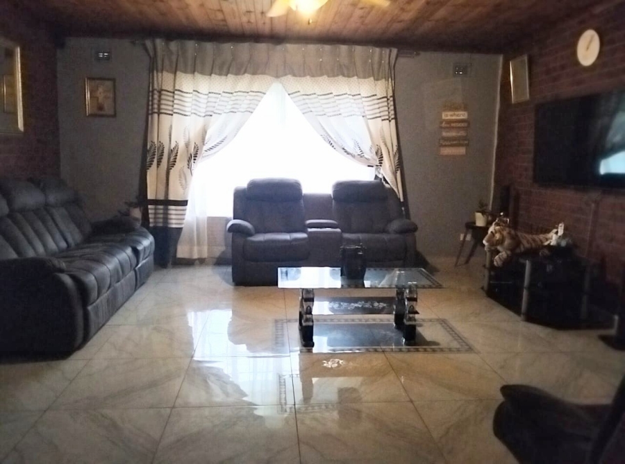 4 Bedroom Property for Sale in Queensburgh KwaZulu-Natal