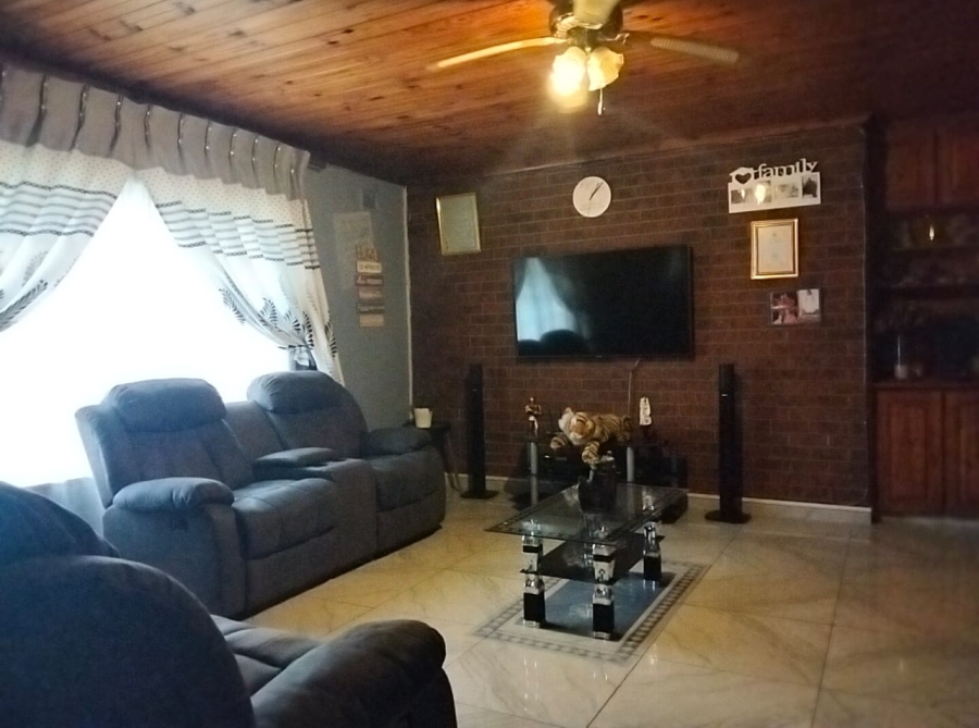 4 Bedroom Property for Sale in Queensburgh KwaZulu-Natal