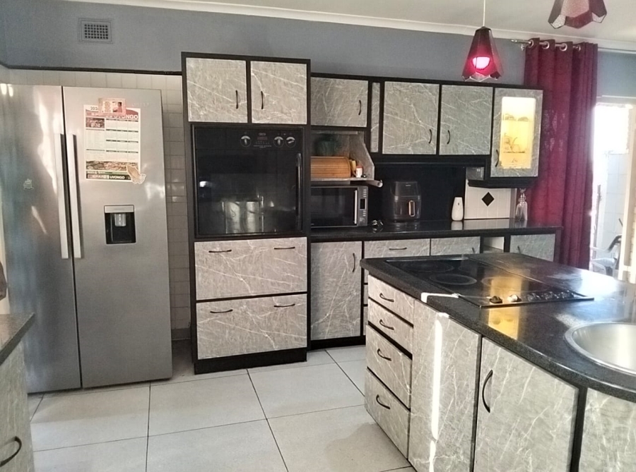 4 Bedroom Property for Sale in Queensburgh KwaZulu-Natal