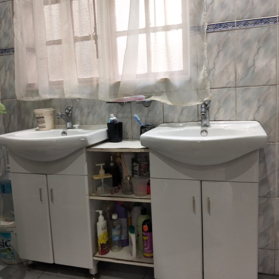 4 Bedroom Property for Sale in Queensburgh KwaZulu-Natal