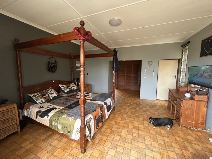 6 Bedroom Property for Sale in Leisure Bay KwaZulu-Natal