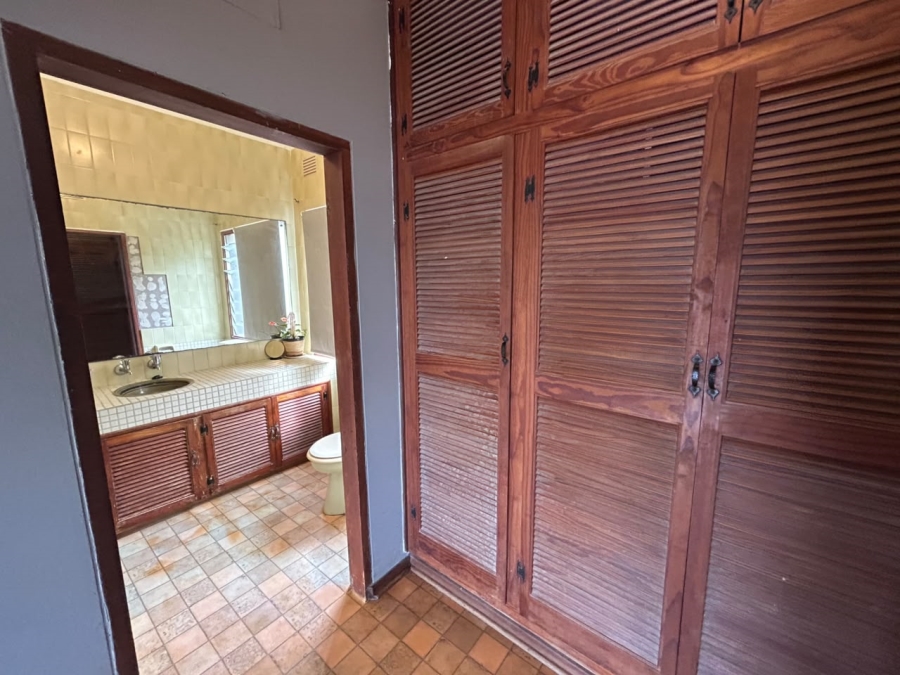 6 Bedroom Property for Sale in Leisure Bay KwaZulu-Natal