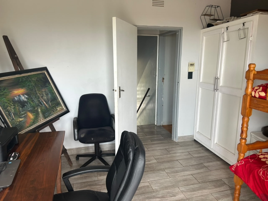 6 Bedroom Property for Sale in Leisure Bay KwaZulu-Natal