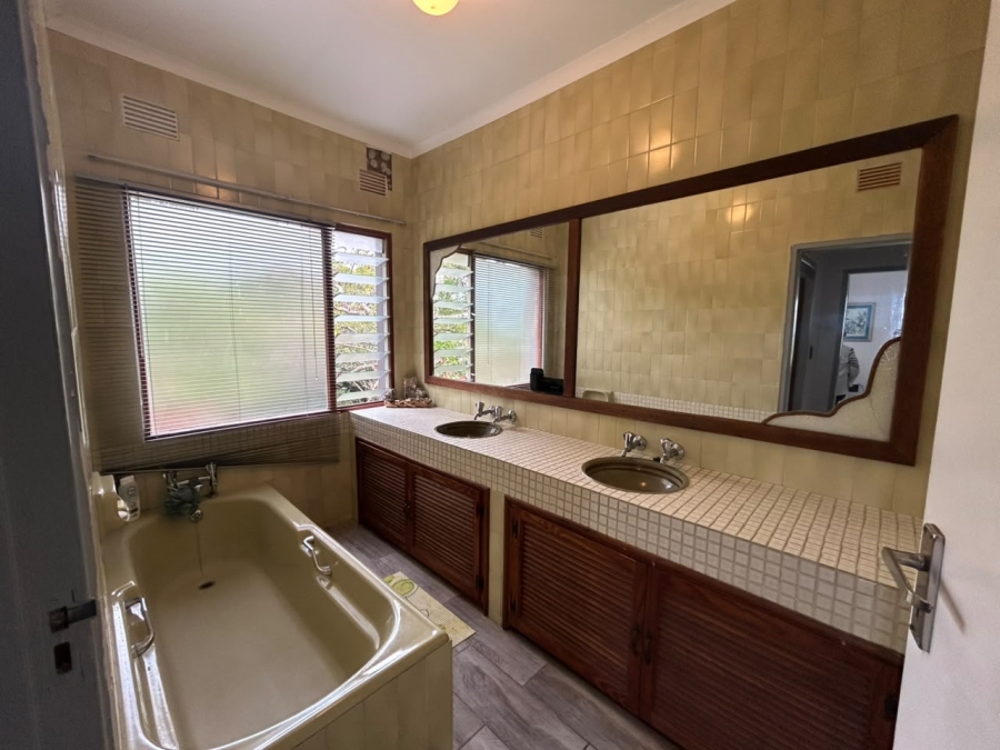 6 Bedroom Property for Sale in Leisure Bay KwaZulu-Natal